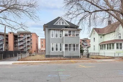 24 Adams St 1