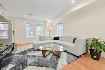 52 High St #1