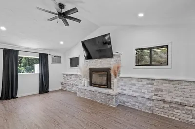21 Buckley St 1