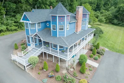 41 Carvill Ave 1