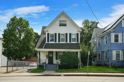 418 Pleasant St