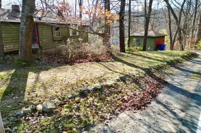 25 River Rd