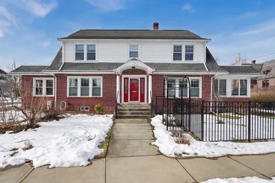 133 Pleasant St