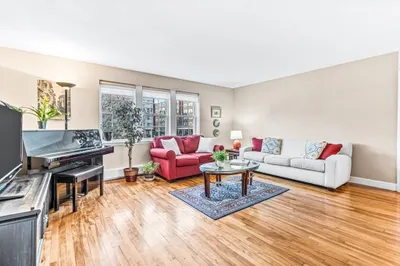 7 Hammond Pond Pkwy #4 1
