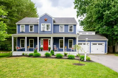 47 Bay Path Ln