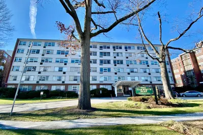 10 Hammond Pond Parkway #304