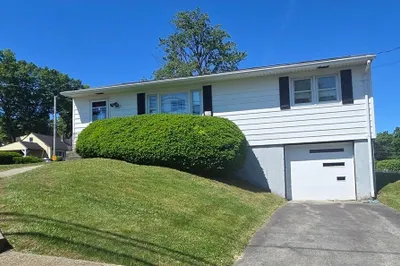 284 Oak Street 1