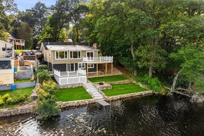 121 Lakeshore Drive 1