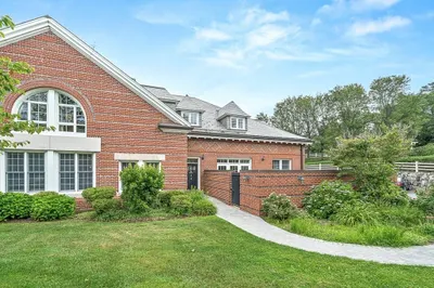 3 Stables Way #3 1