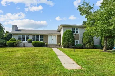 40 Strathmore Rd 1