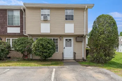 945 Riverside Dr #29D 1