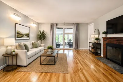 9 Champlain Dr 1