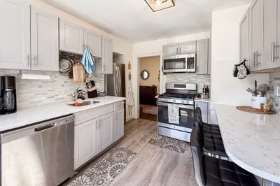 84 Strathmore Rd #4 1