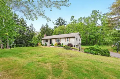 90 Colony Dr 1