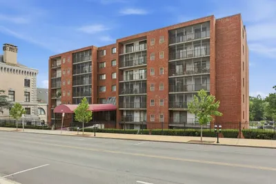 100 High St #404