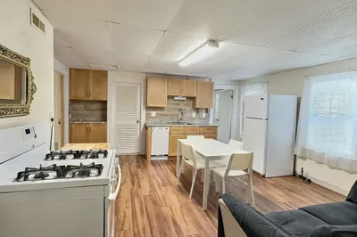 82 Gershom Ave #2