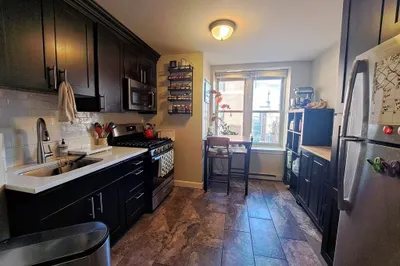 38 Charter St #11