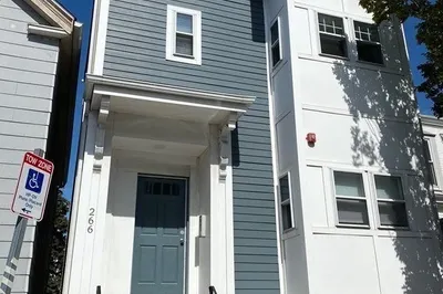 266 Lexington St #2