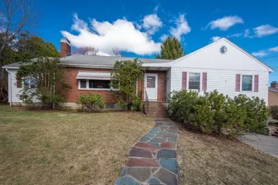 5 Longmeadow Rd 1