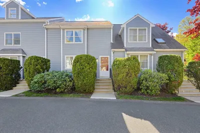 11 Pinecrest Village #11