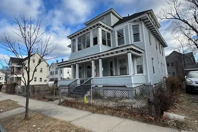 15 Wellington St 1