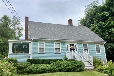 16 Hollett St