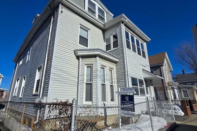 5 Brook St