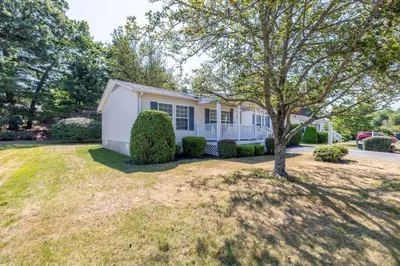 16 Fieldwood Dr