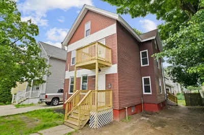 136 Oak St 1