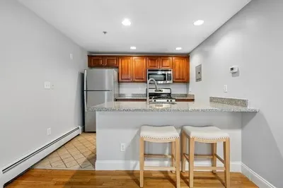 19 Railroad St #B1 1