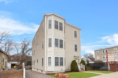 895 Hyde Park Ave #2
