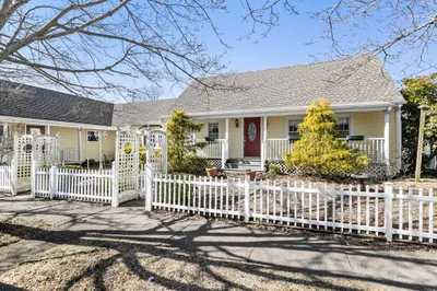 293 Brock Ave 1