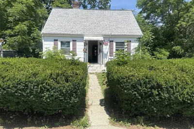 22 Hanson Ave