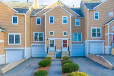82 Camelot Dr #82