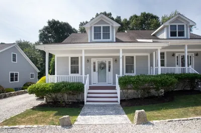 1346 Main Rd #B