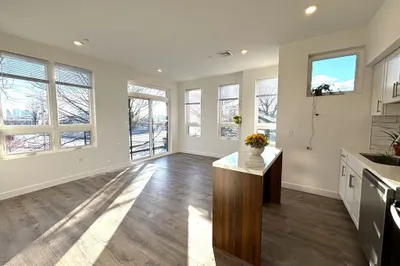 302 Broadway #303