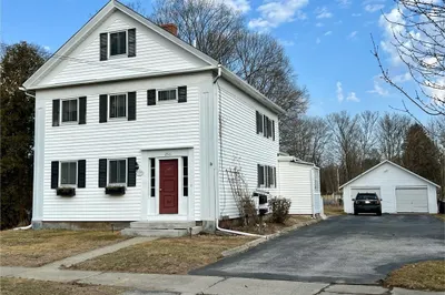 256 Main St 1