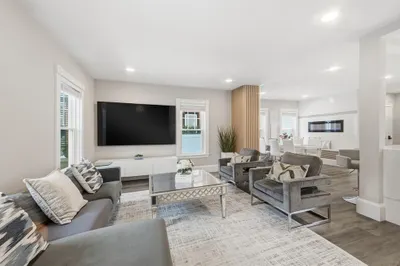 13 Leyden St 1