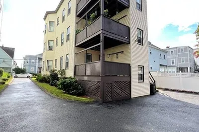 1072 Saratoga St 1