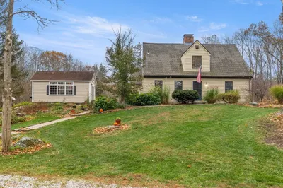 137 Indian Hill St 1