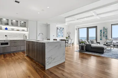 300 Pier 4 Blvd #8E