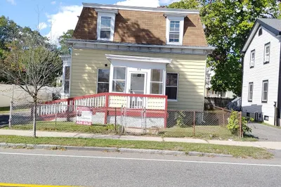 24 Bay St 1