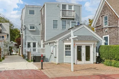 432 Commercial St