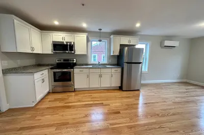 415 Danforth St #1