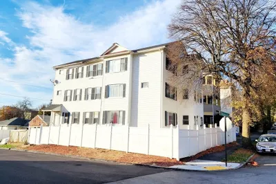 42 Bridgeport St 1