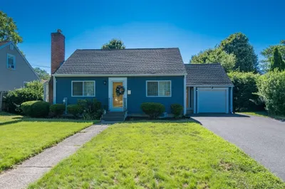 379 Roosevelt Ave
