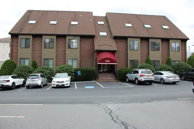 1 Cabot Place #3 1