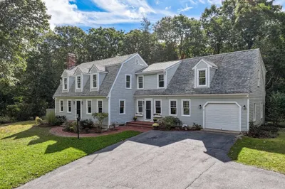 71 Colonial Way