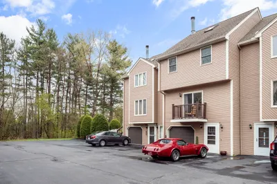 275 Donohue Rd #15 1