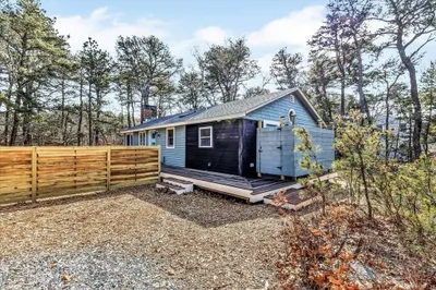 55 Howes Rd 1
